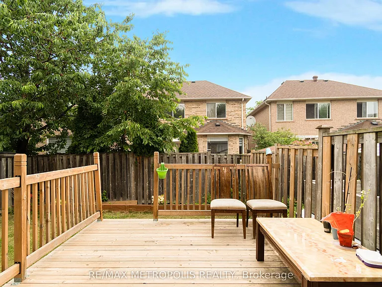 2420 Baintree Cres — Photo 34