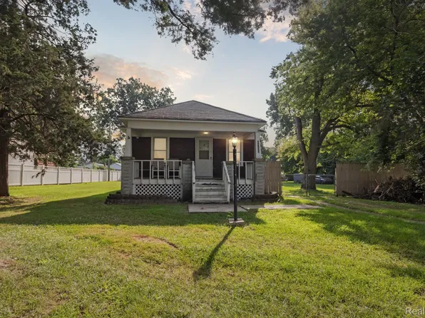 21122 Waldron St, Farmington Hills, MI 48336