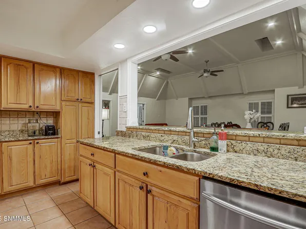 123 Sun Season Rd, Santa Teresa, NM 88008