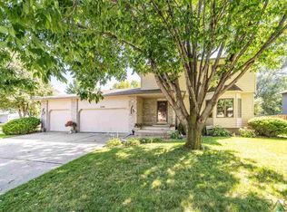 2200 S Dover Dr, Sioux Falls, SD 57106