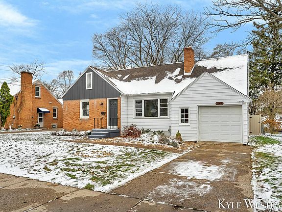 3rd image of 1149 Northwood St NE