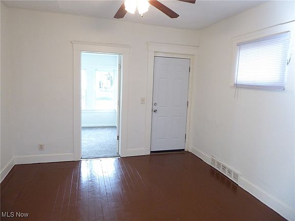 4th image of 7407 Elton Ave