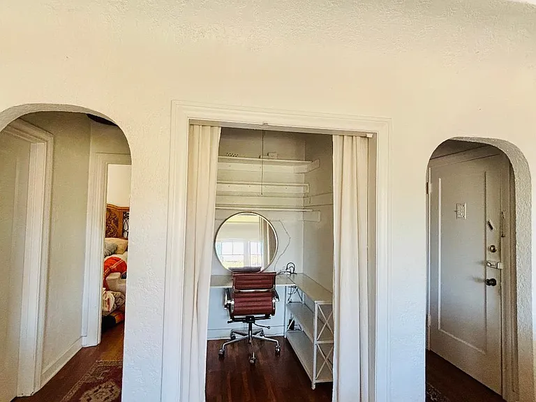 937 S Spaulding Ave #204 — Photo 4
