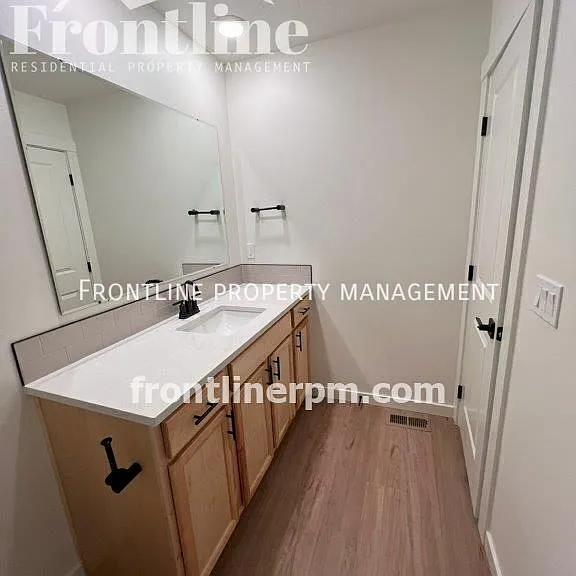 4360 S Redwater Ave — Photo 24