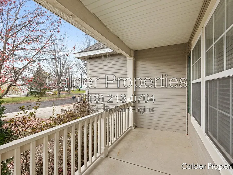 5686 E Falling Leaf Dr SE — Photo 4