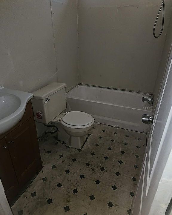 2nd image of 4035 Hearne Ave