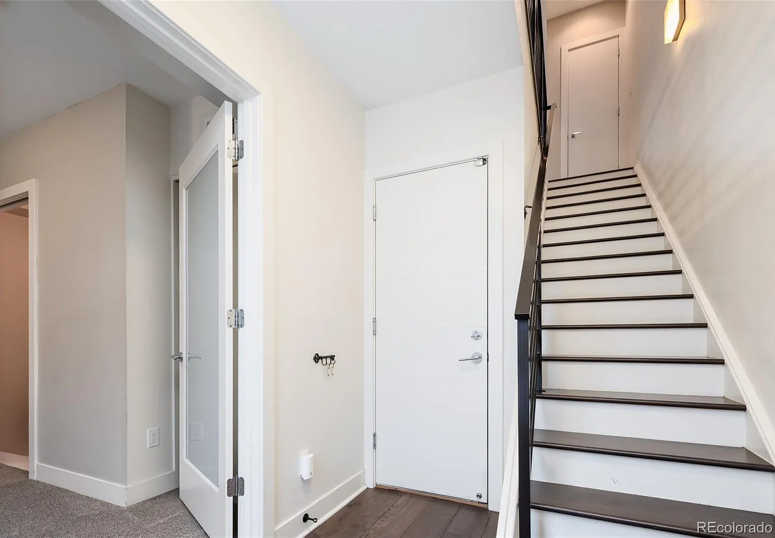 3 bed, 3.5 bath, 1847 sqft, $4,200 — Photo 3