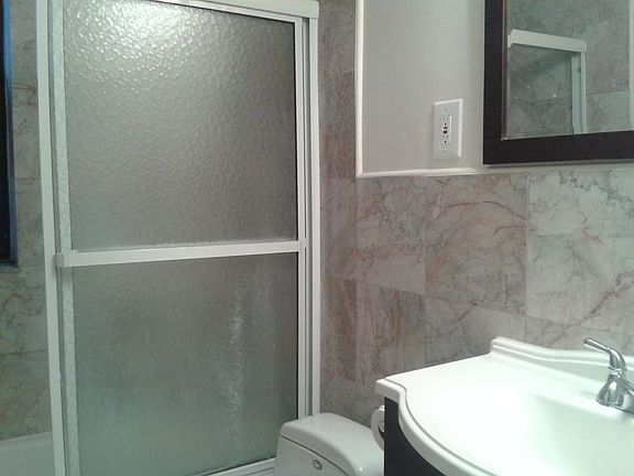 4th image of 2416 43rd St APT 3F