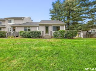 26 Chelsea Ln UNIT 26, East Granby, CT 06026