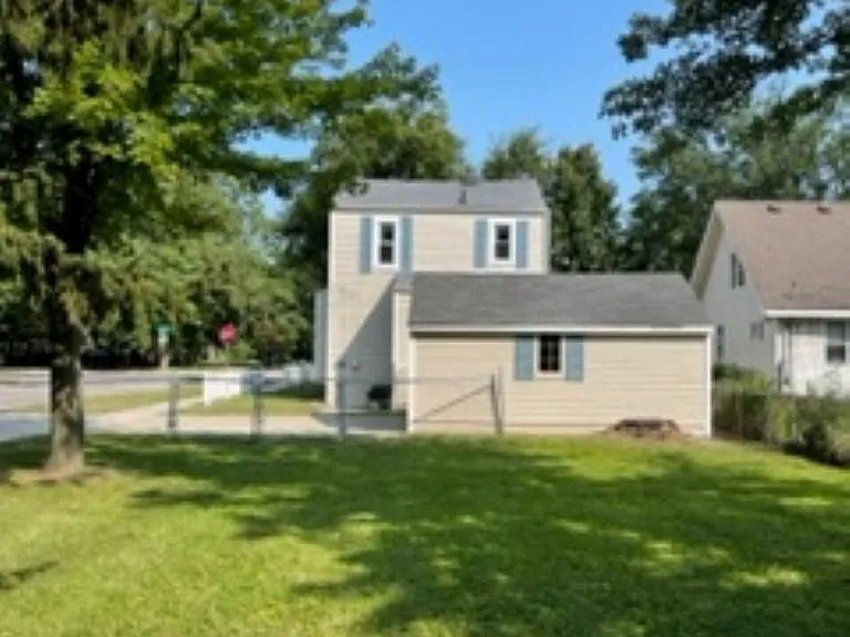 233 W Twelve Mile Rd — Photo 7