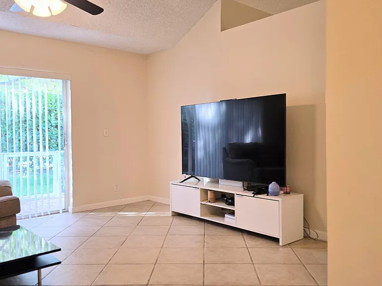 6241 NW 74th Ct — Photo 7