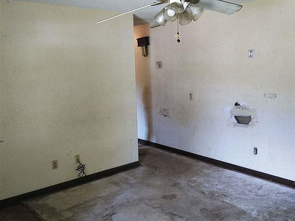 2nd image of 3300 W Gadsden St