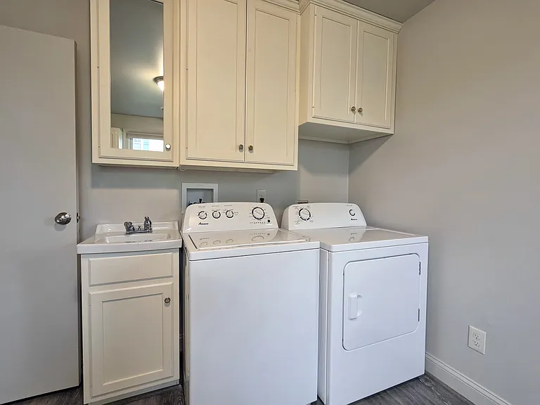 2 Colonial Ave — Photo 17