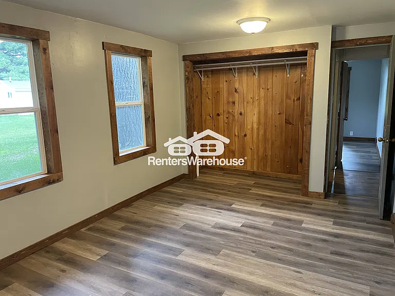 1496 E Division Ave — Photo 8