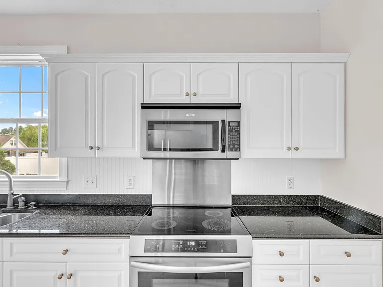 210 Raven Ridge Ct — Photo 12