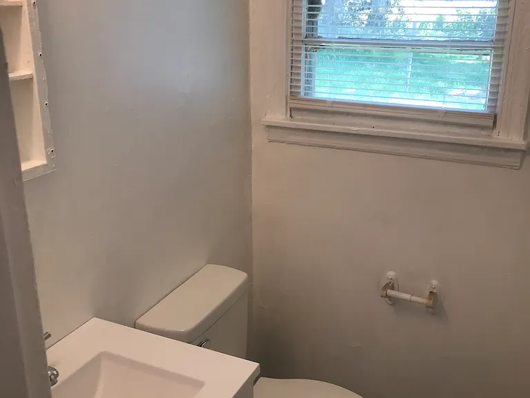 1221 Ferndale Ln — Photo 8