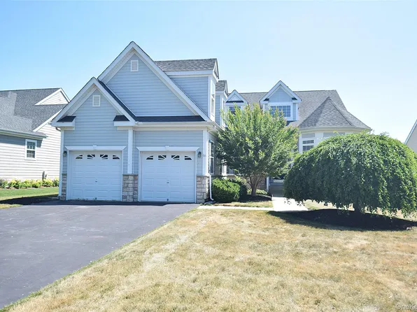 56 Foxglove Row, Aquebogue, NY 11901