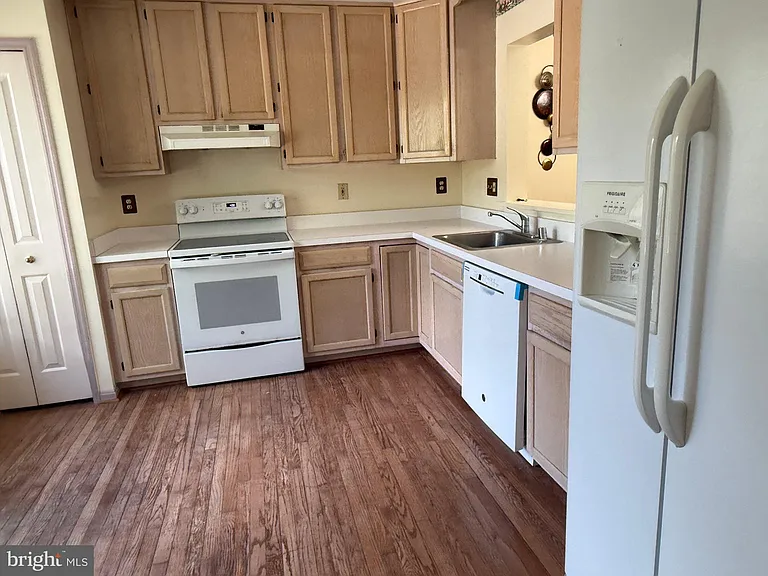 9324 Daly Ct — Photo 12