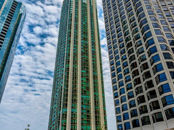 195 N Harbor Dr APT 401, Chicago, IL 60601