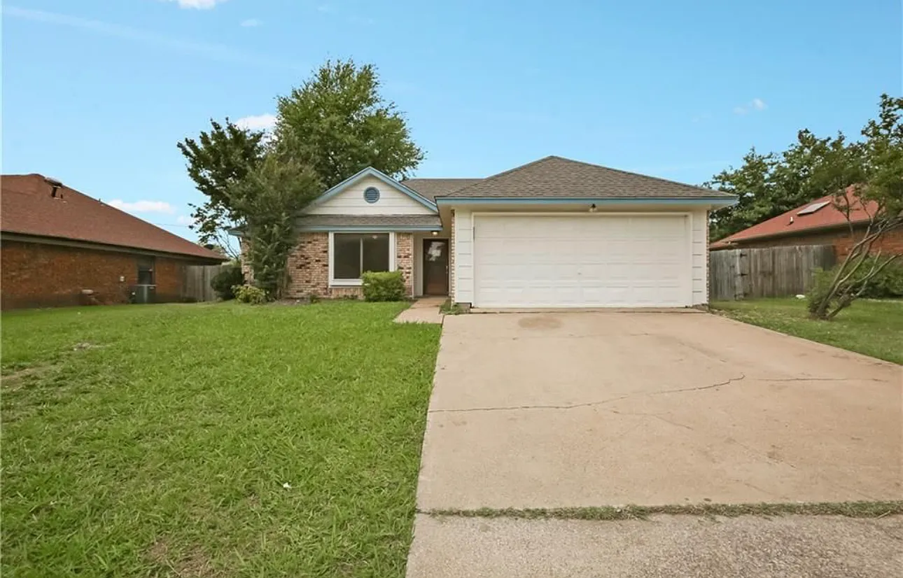 3 bed, 1106 sqft, $2,150 — Photo 1