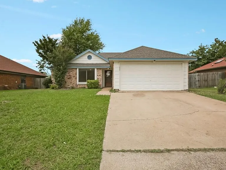6204 Avanti Dr — Photo 1
