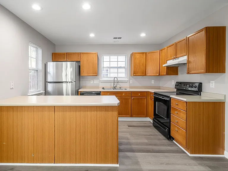 7819 Petrea Ln — Photo 11
