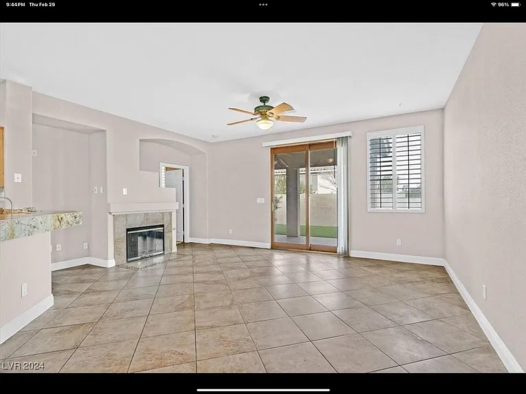 2258 Surrey Meadows Ave — Photo 2