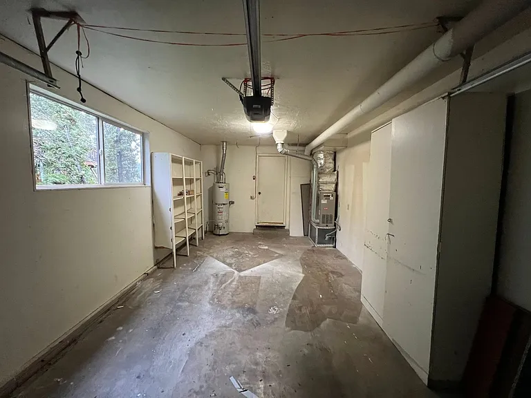 3960 University St — Photo 17