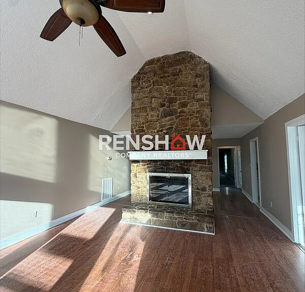 35 Maywood Dr — Photo 3