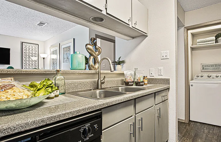 Oaks of Lewisville Apartments — Photo 10