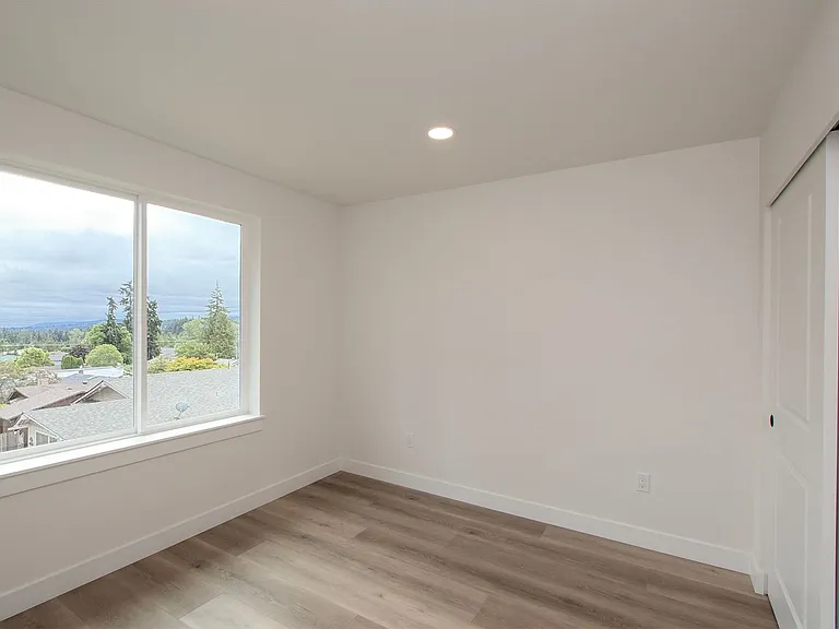 1104 W Lauridsen Blvd #1-4 — Photo 26
