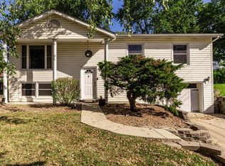 8 Tammy Ln, Saint Charles, MO