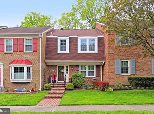 8909 Grandstaff Ct, Springfield, VA 22153