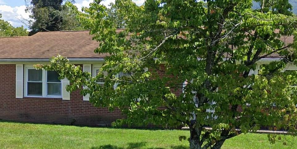 2nd image of 117 Dogwood Ln