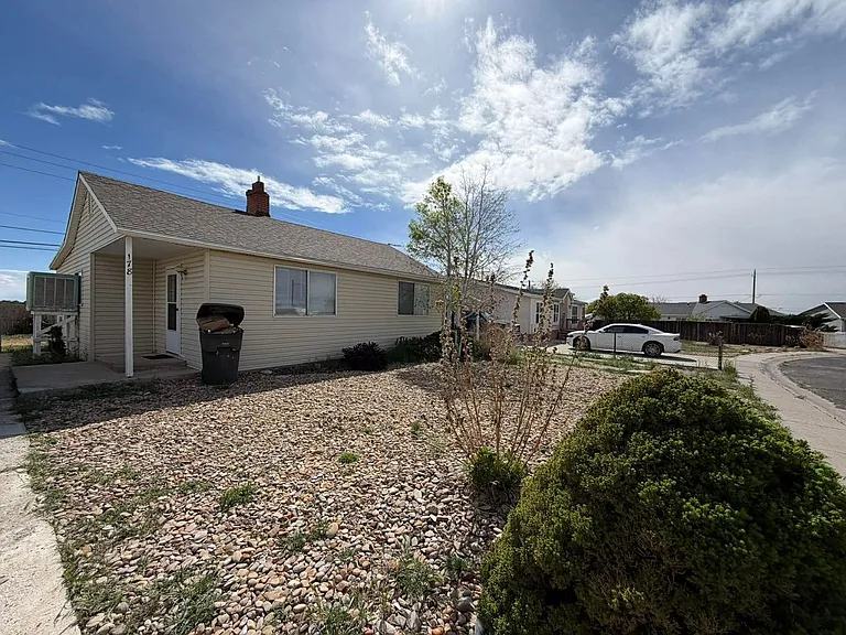 178 W Geneva Dr — Photo 1