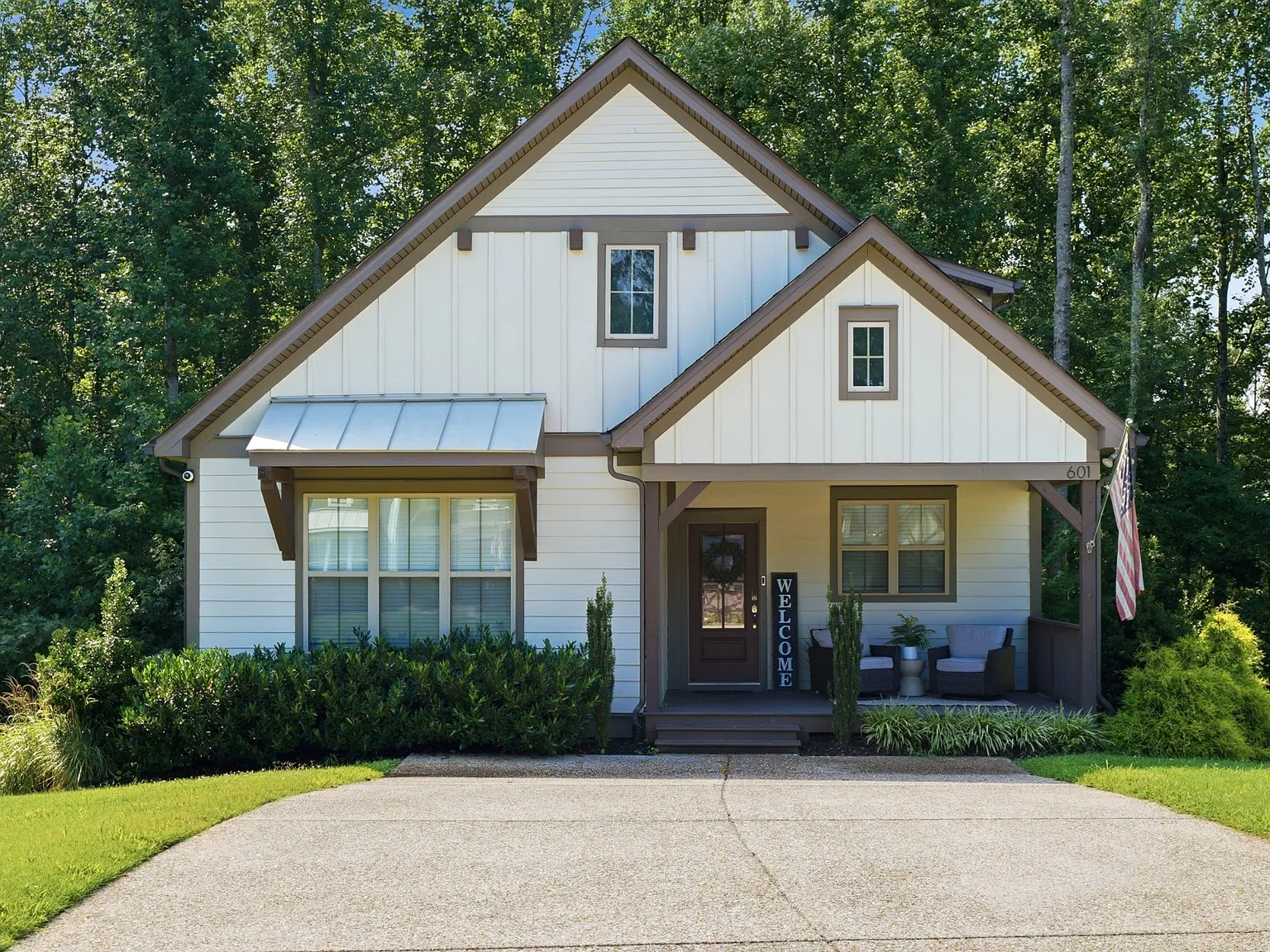 3 bed, 3.0 bath, 2385 sqft, $3,400 — Photo 2