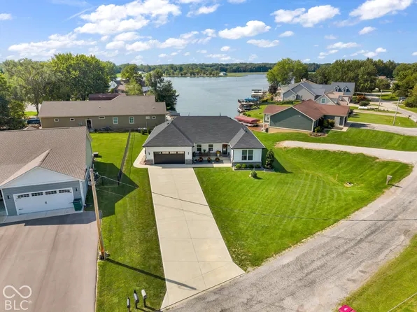214 Patriots Lndg, Fillmore, IN 46128
