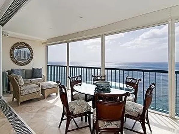 2877 Kalakaua Ave APT 1004, Honolulu, HI 96815