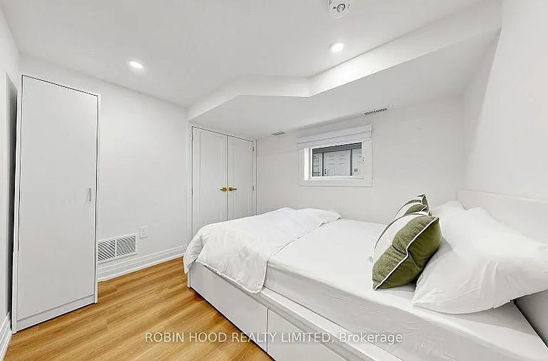 8 Laxton Ave #2 — Photo 12