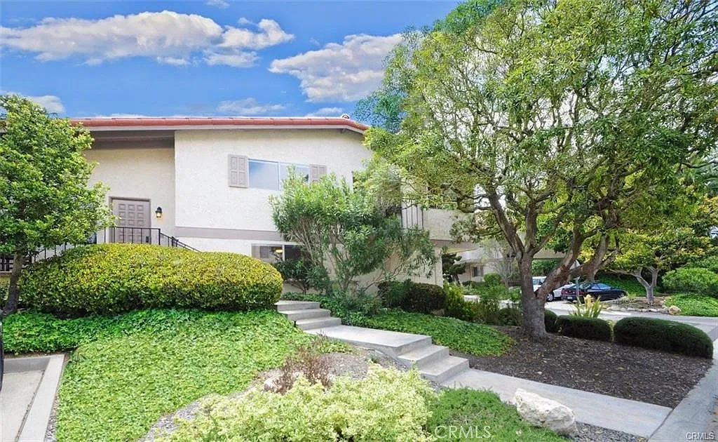 3 bed, 1745 sqft, $4,850 — Photo 2