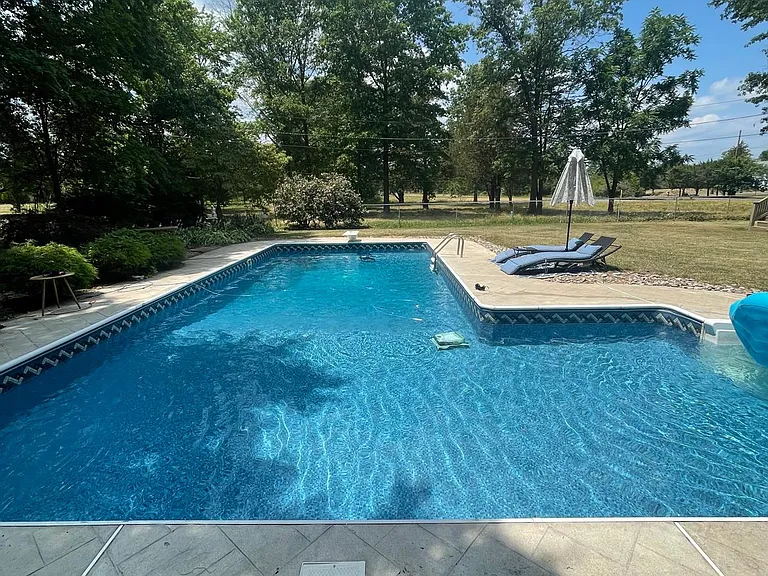 122 Mountain View Rd — Photo 2