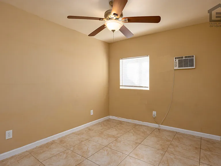 2501 W Belmont Ave — Photo 13