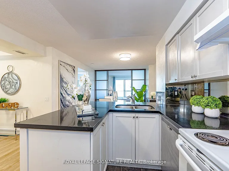 21 Hillcrest Ave #209 — Photo 2