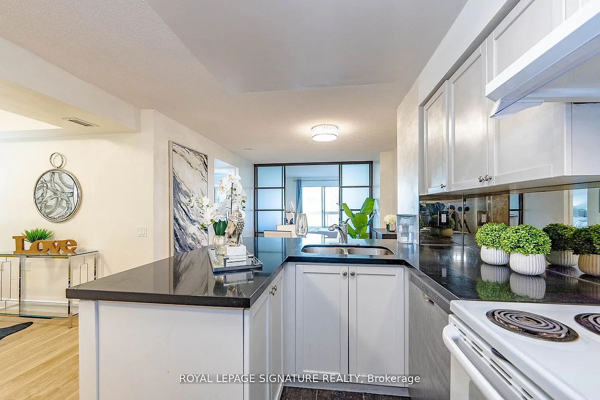 Building Photo - 21 Hillcrest Ave #209