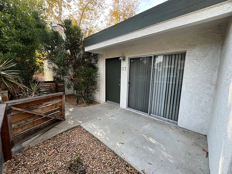 15432 Gault St — Photo 20