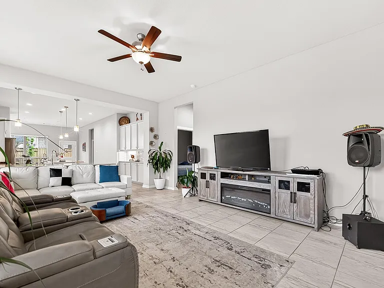 305 Rise Ln — Photo 6