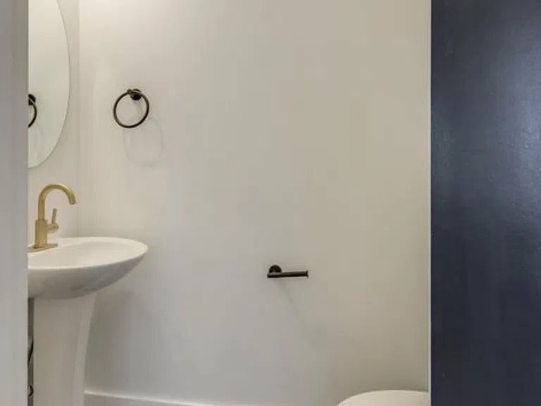 2413B Booker St — Photo 8