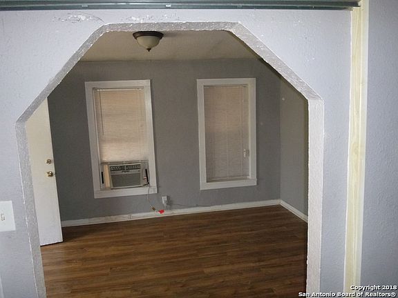4th image of 3306 W Cesar E Chavez Blvd