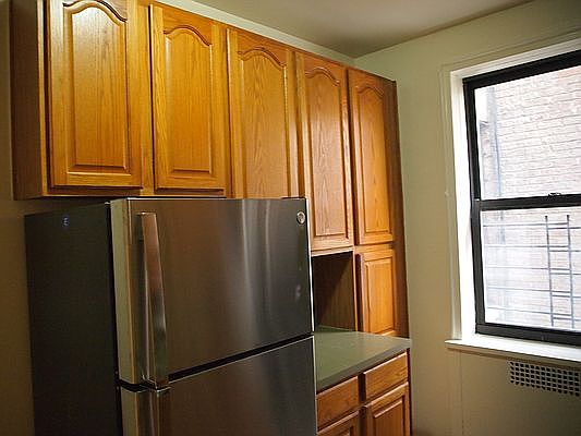 2nd image of 4410 Broadway #4A