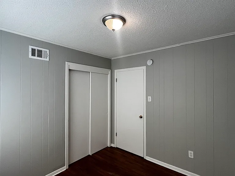2547 Courtney Dr — Photo 17
